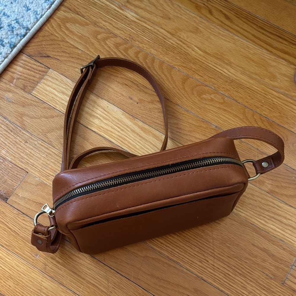 Portland Leather Chestnut Brown Leather Toaster Crossbody Bag - Picture 2 of 3